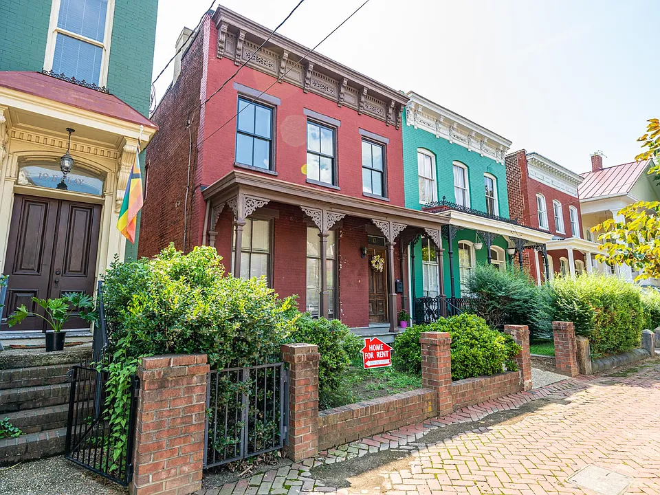 17 E Clay St
