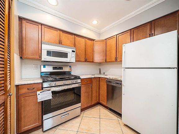 5th image of 603 55th St APT 307