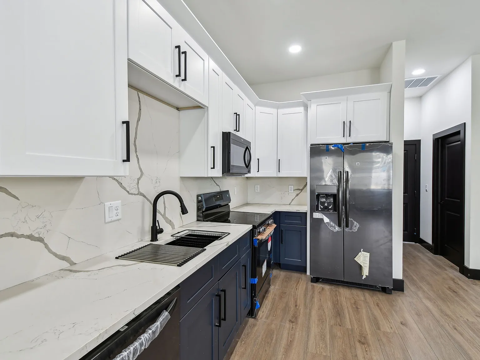 3 bed, 2.5 bath, 1300 sqft, $3,000 — Photo 4