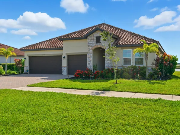 2055 Grove Dr, Naples, FL 34120