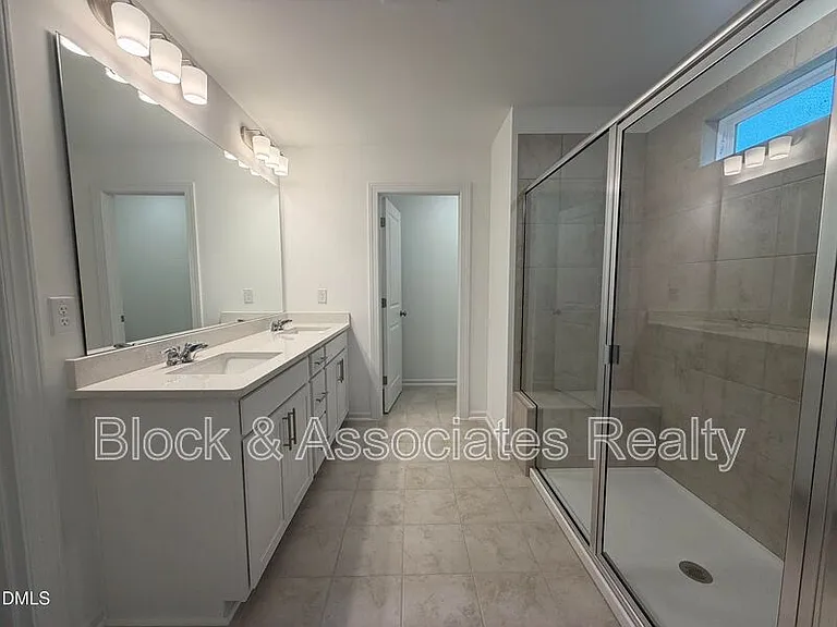 611 Contento Ct — Photo 12
