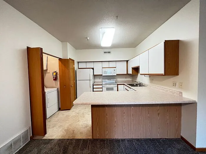 2890 Coral Ct #202 — Photo 5
