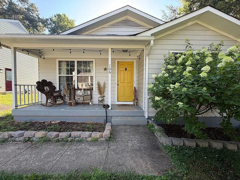 106 Westwood Cir — Photo 1