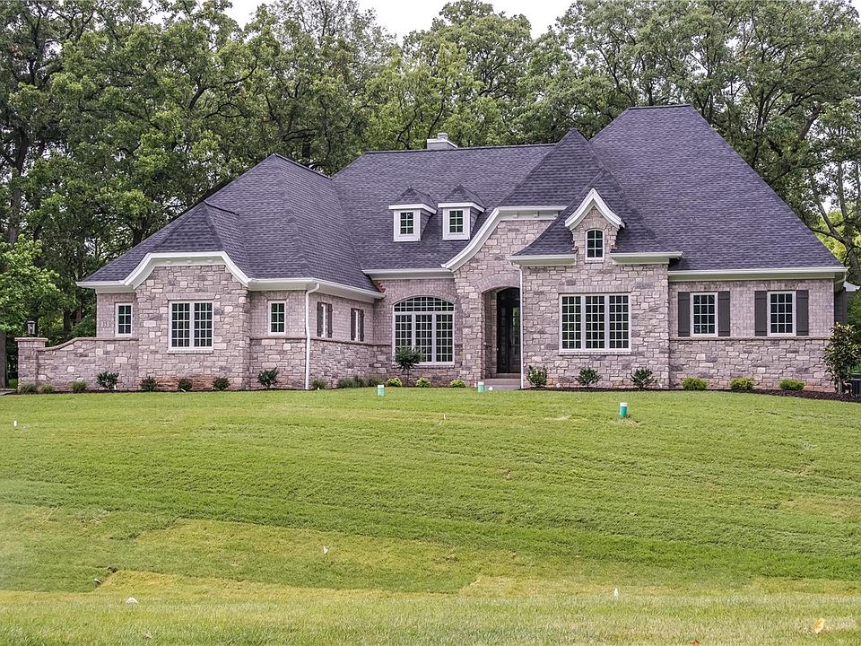 1st image of 15 Sackston Woods Ln
