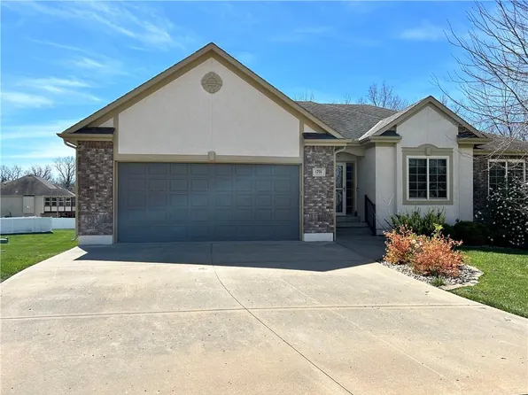 1701 NW Asbury Ct, Grain Valley, MO 64029