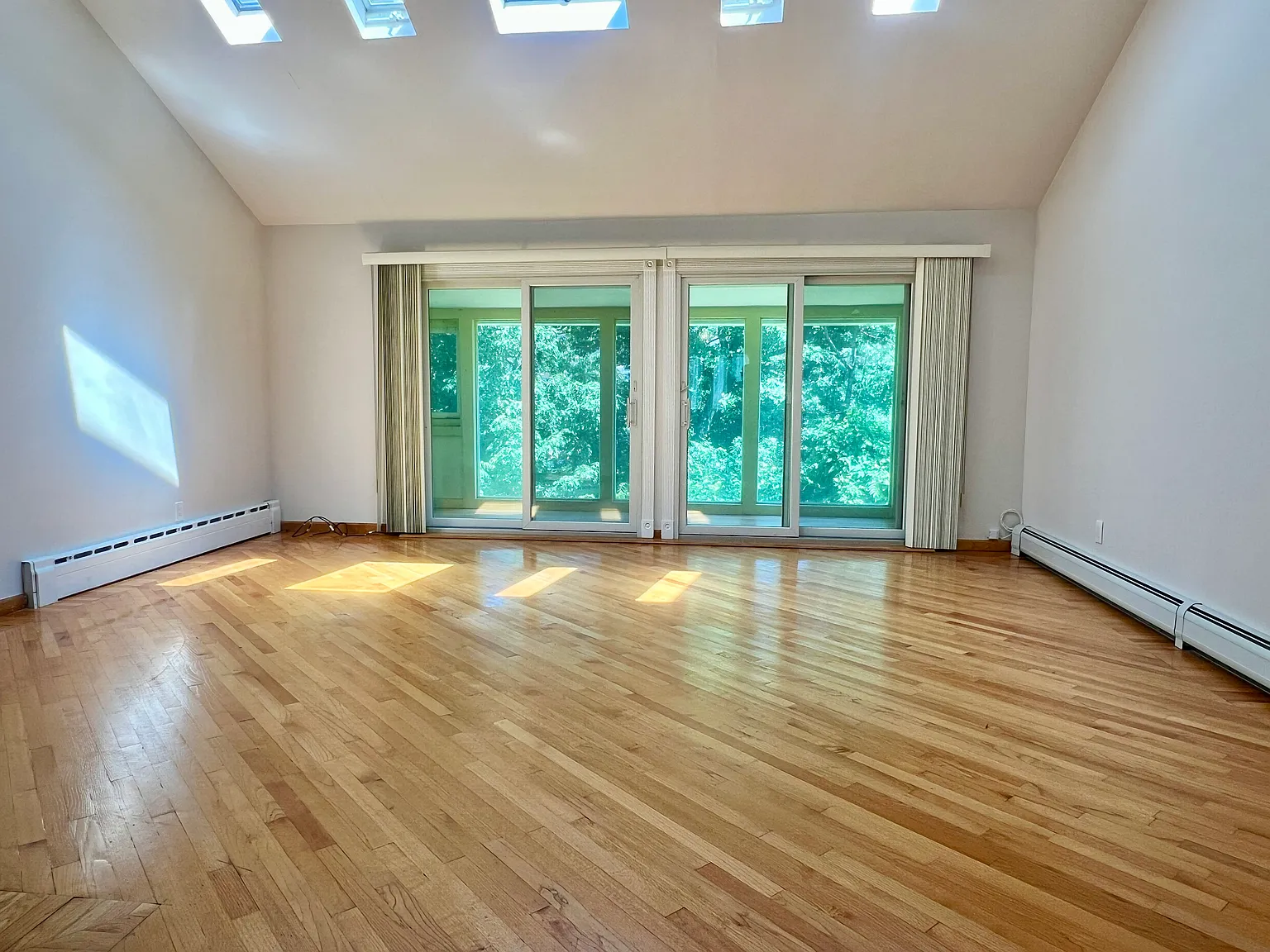 3 bed, 3.5 bath, 1792 sqft, $4,500 — Photo 3