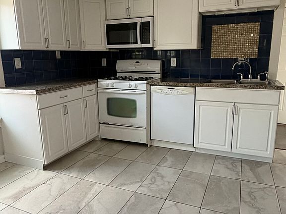 2nd image of 180 Hewitt St