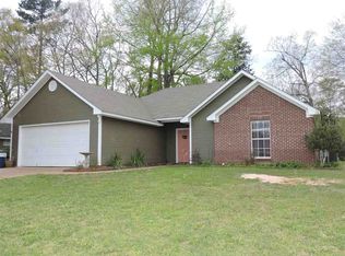 135 Eastwood Cir, Florence, MS 39073