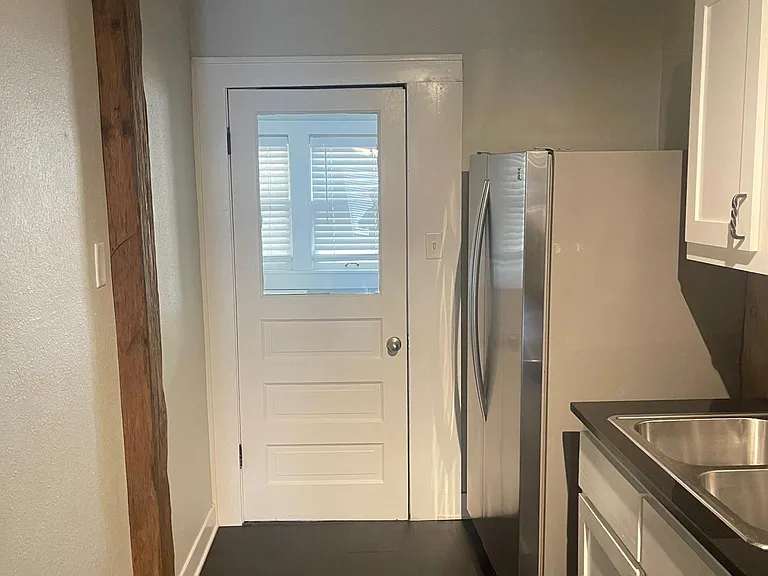 Galley kitchen - laundry room entrance