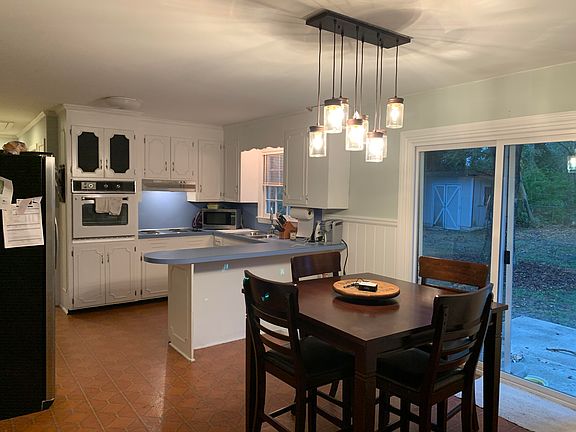 5th image of 115 Monterey Dr