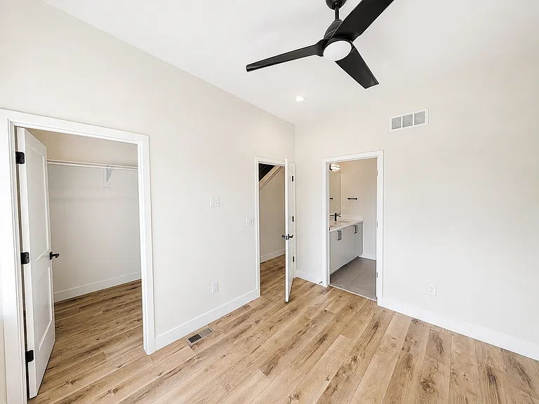3833 N Newport St — Photo 5