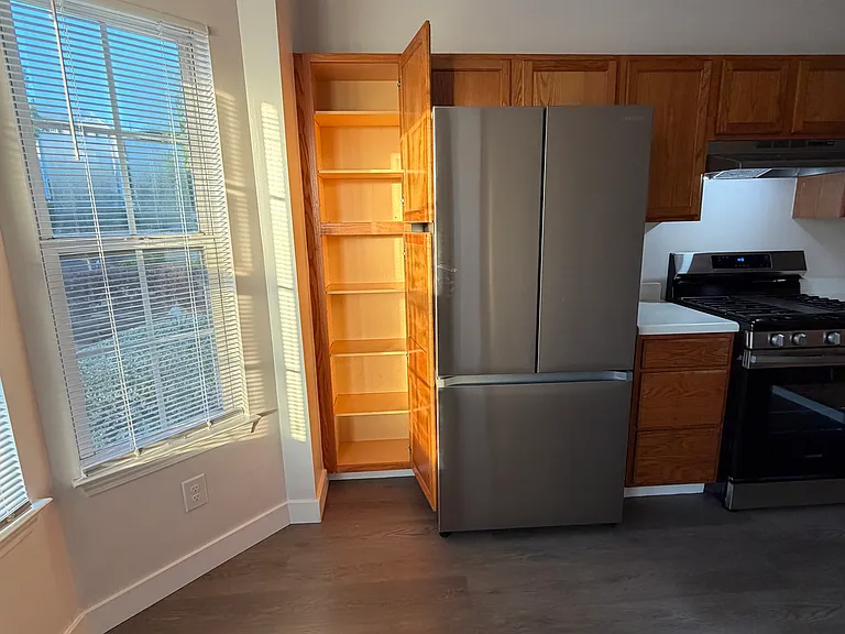2509 Thorngate Dr — Photo 6