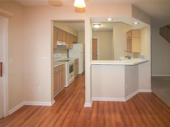 5th image of 606 Windsor Ln