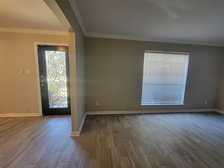 4015 Chapel Square Dr — Photo 6