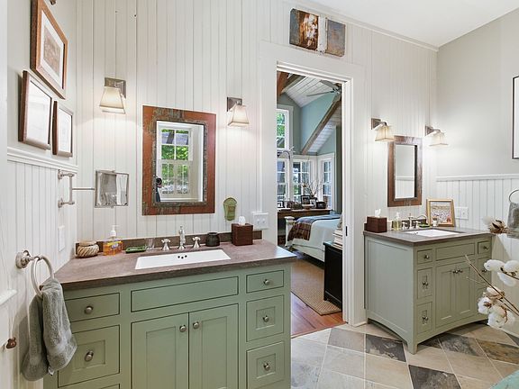 33rd image of 167 Pollywood Ln