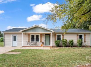 112 Roseborough Rd, Grover, NC 28073