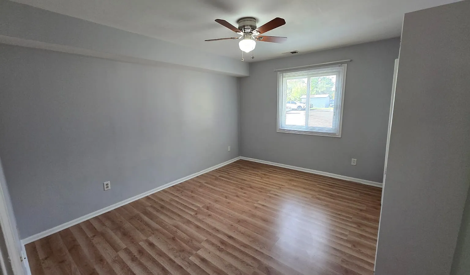 470 Echo Ln — Photo 4