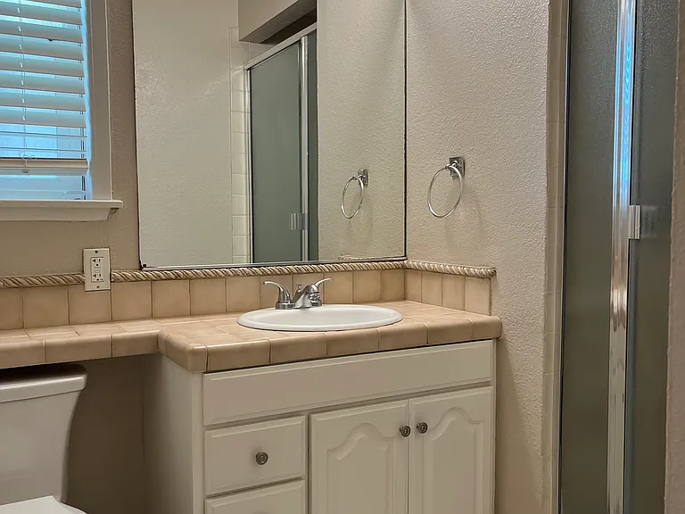 5564 Yale Dr — Photo 16