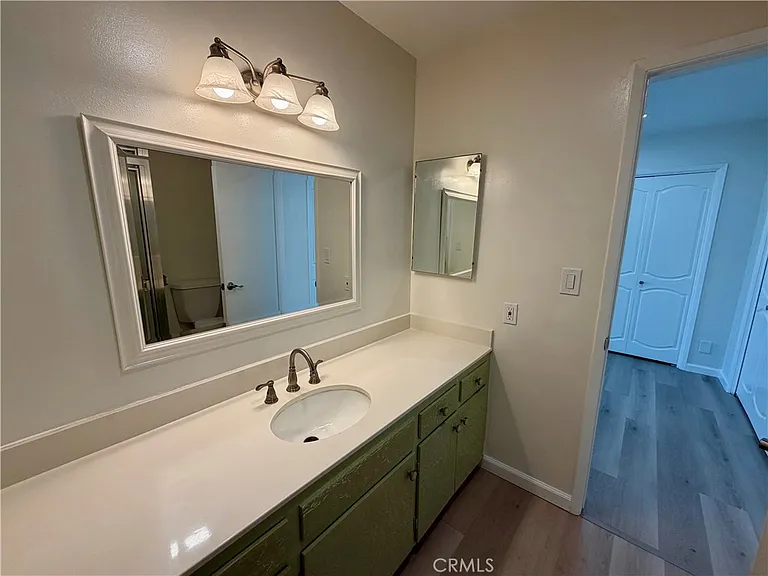 6621 Whitman Ave — Photo 14