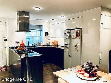 Large modern kitchen. Plentiful storage and cabinet space