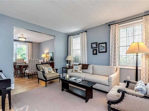 5th image of 155 Summerlawn Dr