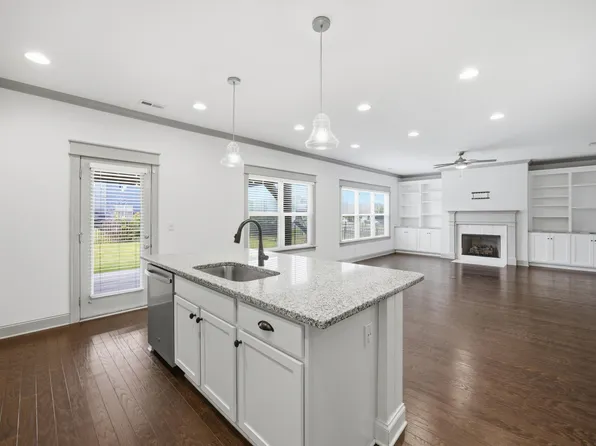 8512 Red Deer Ln, Ooltewah, TN 37363
