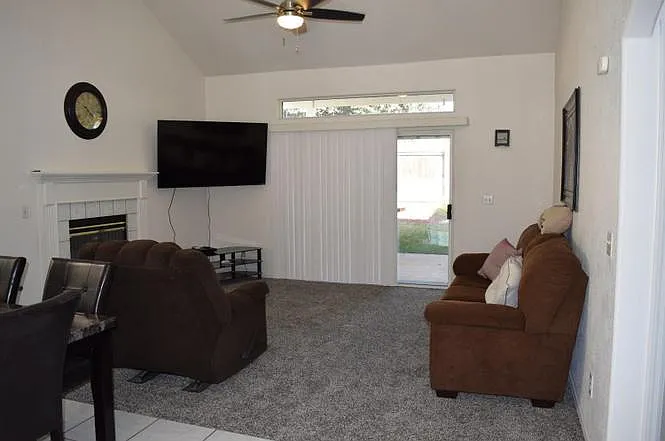 1408 E Salem Ave — Photo 19