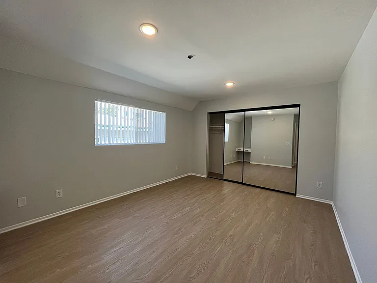 10755 Kling Street — Photo 29