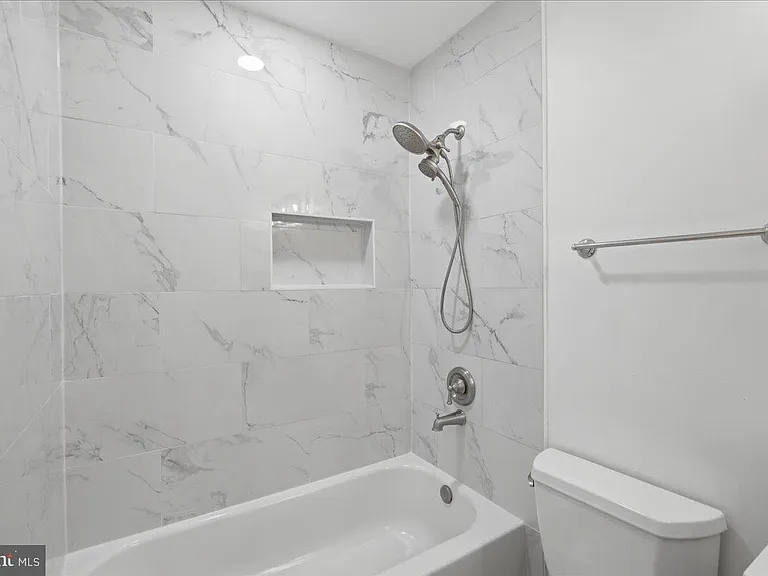 10598 Reeds Landing Cir — Photo 17