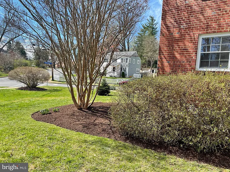 2924 Marshall St — Photo 41