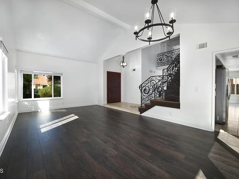 614 Gilbert St — Photo 5