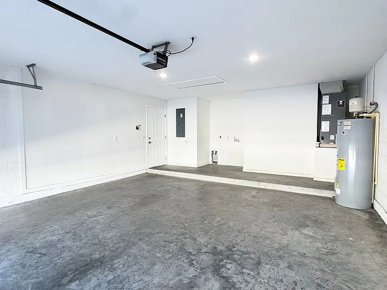 851 San Filippo Dr SE — Photo 24