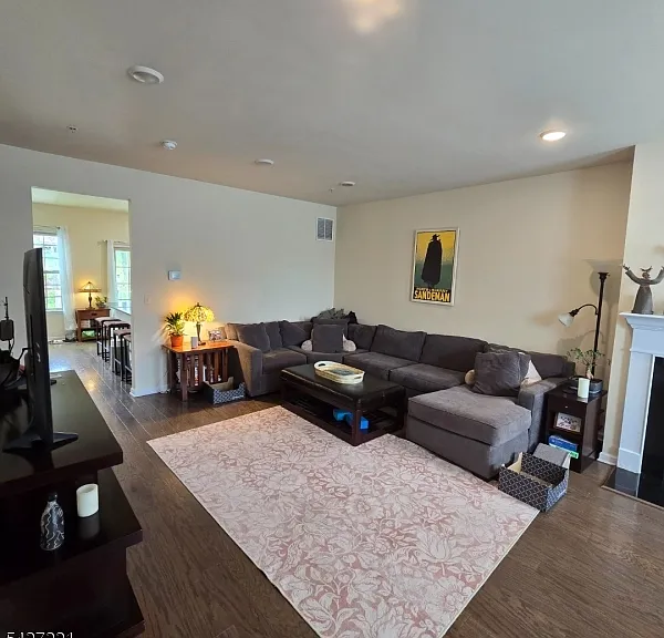 76 Albert Ct — Photo 21