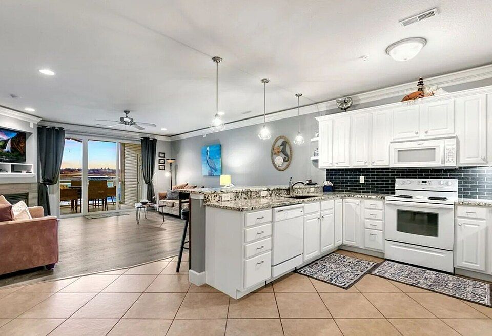 Kitchen / Living room