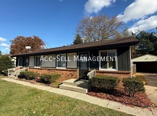 5962 Ridgebrook Dr SE, Grand Rapids, MI 49508