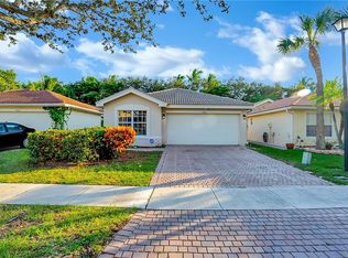 5050 Northern Lights Dr, Greenacres, FL 33463