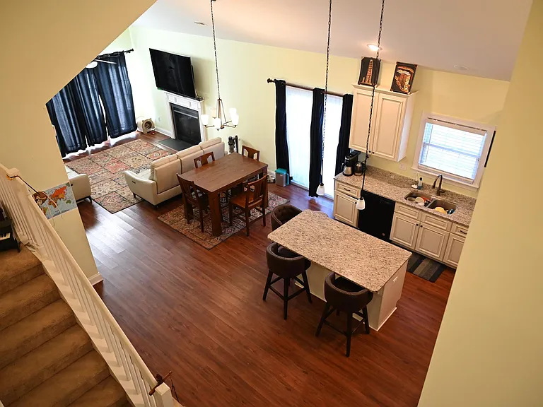 140 Aynsley Ln — Photo 9