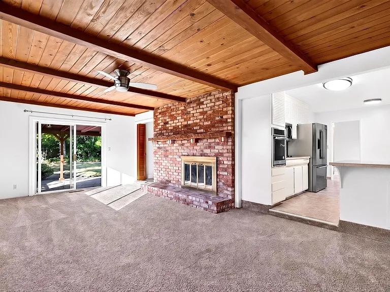 1214 Kilarney Ln — Photo 16