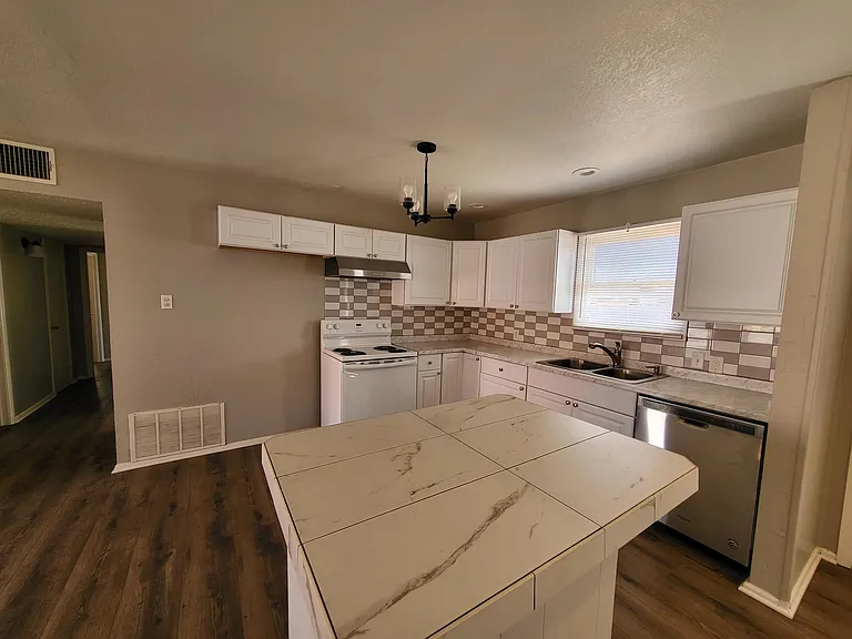 3309 Thomas Ave — Photo 5