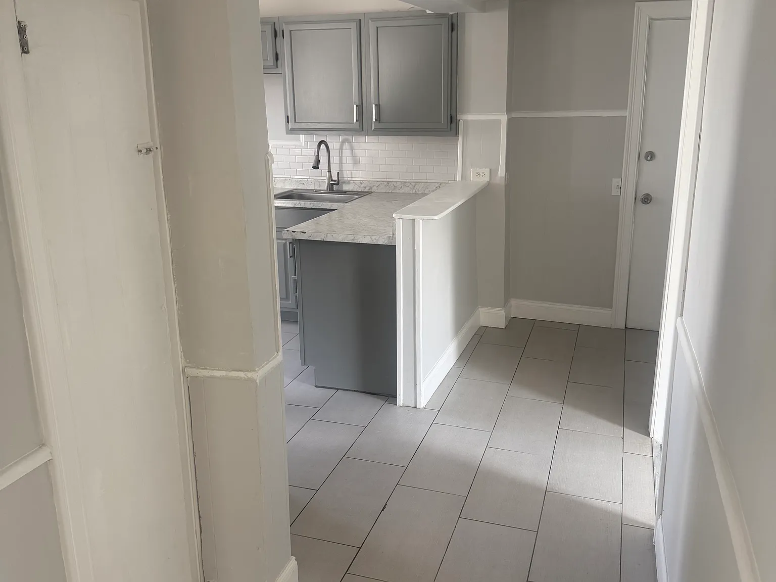 2 bed, 1000 sqft, $1,800 — Photo 3