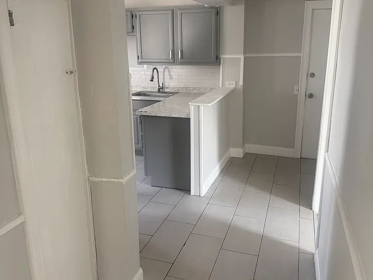 25 Hillhurst Ave #2R — Photo 3