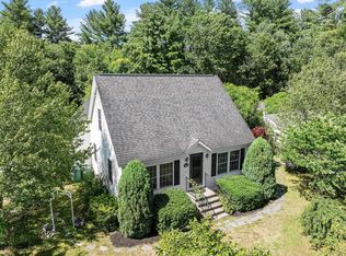 26 Willow St, Pelham, NH 03076