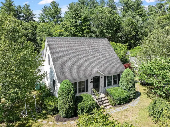 26 WILLOW Street, Pelham, NH 03076