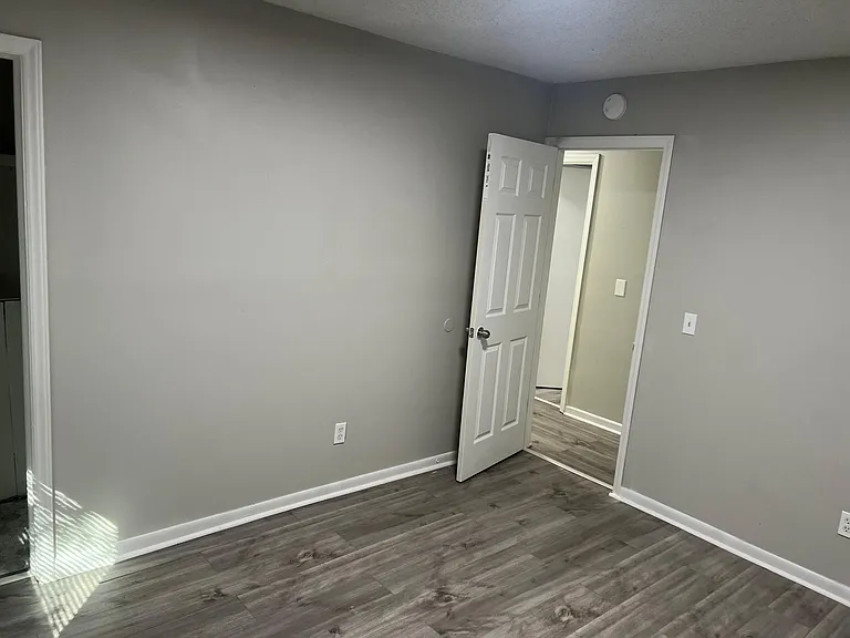 182 Chartwell Rd — Photo 5
