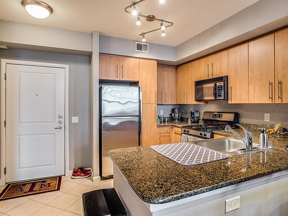 3rd image of 1021 N Garfield St APT 814