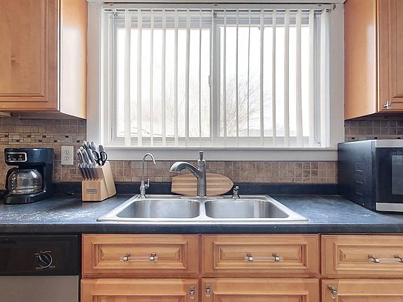 3rd image of 6 Danforth St
