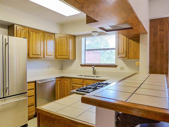 3rd image of 412 Oppenheimer Dr