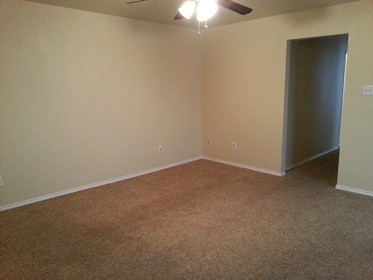 1452 Pine Ln — Photo 3