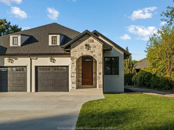 1407 Stuart Blvd, Lasalle, ON N9J 1Y5