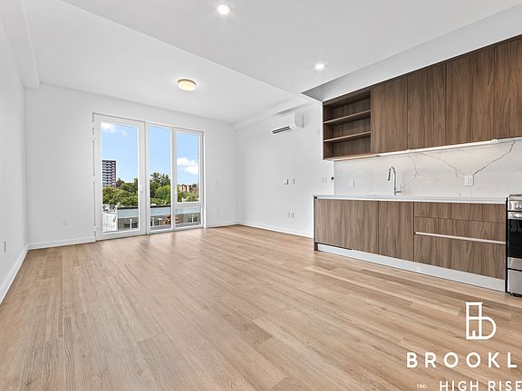 3rd image of 50 E 10th St #502